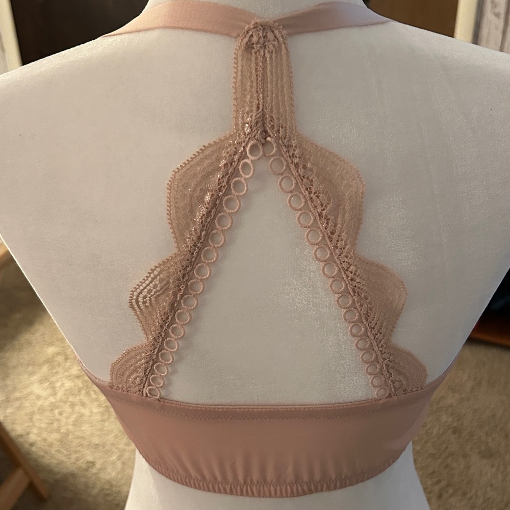 Victoria's Secret Lace Front-Closure Bra in Nude Blush - Picture 2 of 8